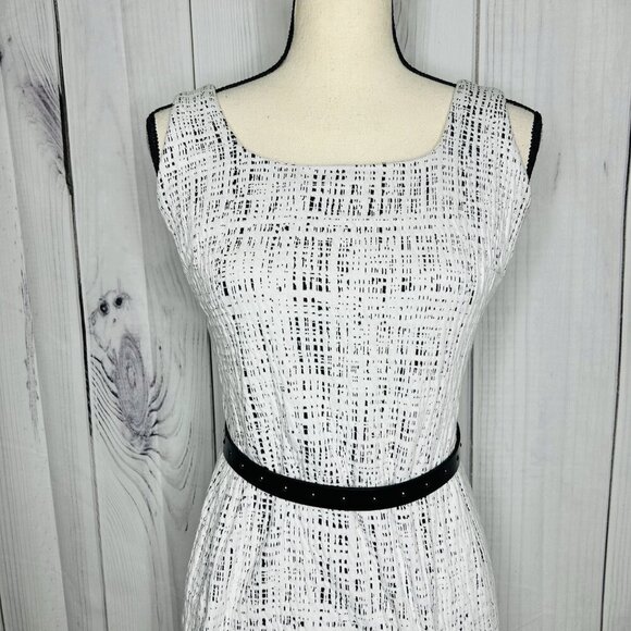 KARL LAGERFELD PARIS Jacquard Fit & Flare Dress Sz 4 Black White Belted - Picture 2 of 12